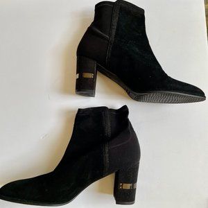 Gorgeous stuart weitzman black suede ankle boots metal accent sz 8-1/2 worn once